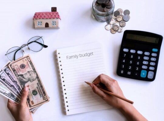 3 Simple Ways to Save Money Effectively