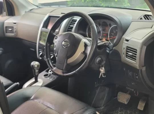 NISSAN EXTRAIL, NO. DVP, TSHS.13 MILLION.