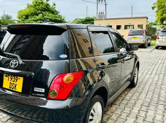 TOYOTA IST, NO DSK, TSHS.11.8 MILLION