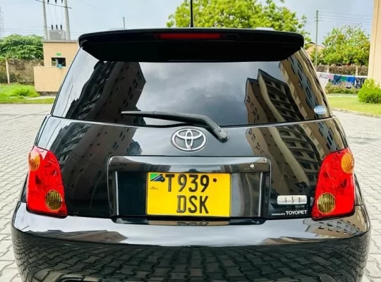 TOYOTA IST, NO DSK, TSHS.11.8 MILLION