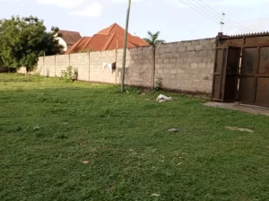 EKARI 8 ZENYE HATI, NDANI YA FENCE,KINYEREZI,DAR