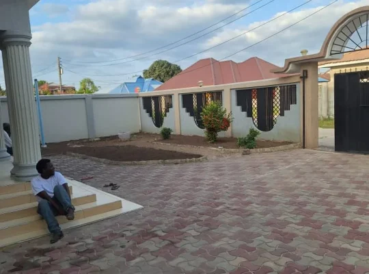 5 BDRM HOME WITH SERVANT’S QTR.,TEGETA-NAMANGA