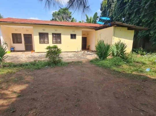 10 BDRMS PRIME HOUSE, TSHS.530 MIL. AT SHANTY TO