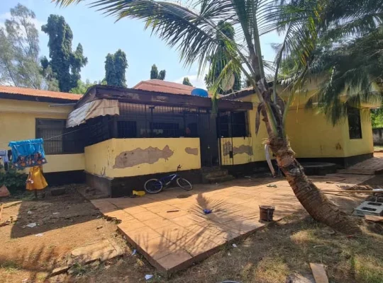 10 BDRMS PRIME HOUSE, TSHS.530 MIL. AT SHANTY TO