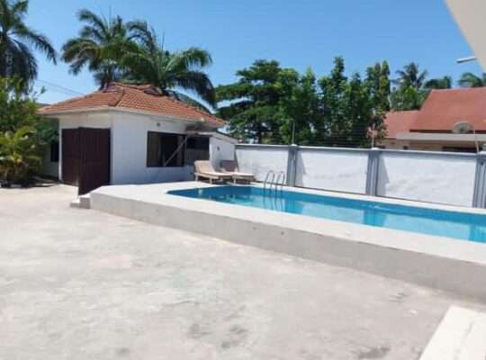 3 BDRMS UNFURNISHED POOL HOUSE AT BAHARI BEACH A