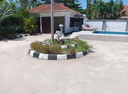 3 BDRMS UNFURNISHED POOL HOUSE AT BAHARI BEACH A