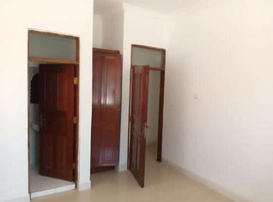 3 BDRMS UNFURNISHED POOL HOUSE AT BAHARI BEACH A