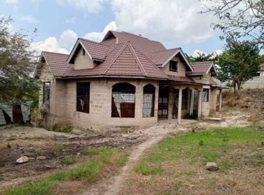 YAKUMALIZIA, KIWANJA SQM.4,000, KWEMBE LUGURUNI.