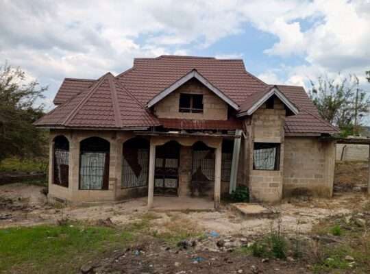 YAKUMALIZIA, KIWANJA SQM.4,000, KWEMBE LUGURUNI.