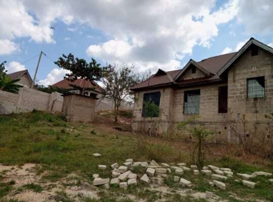 YAKUMALIZIA, KIWANJA SQM.4,000, KWEMBE LUGURUNI.