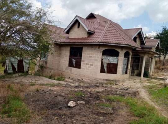 YAKUMALIZIA, KIWANJA SQM.4,000, KWEMBE LUGURUNI.