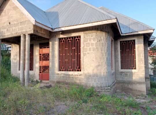 YAKUMALIZIA UJENZI,VYUMBA 3,MBEZI MALAMBA MAWILI