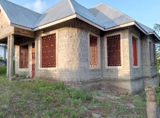 YAKUMALIZIA UJENZI,VYUMBA 3,MBEZI MALAMBA MAWILI