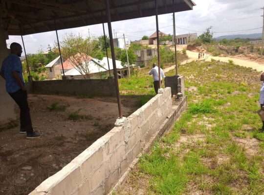 KIWANJA SQM.1,500, KINAUZWA NA BANK,LUGULUNI.