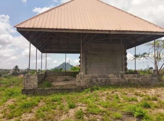 KIWANJA SQM.1,500, KINAUZWA NA BANK,LUGULUNI.