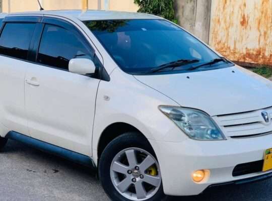 TOYOTA IST, # DTW, TSHS.13.5 MILLION.