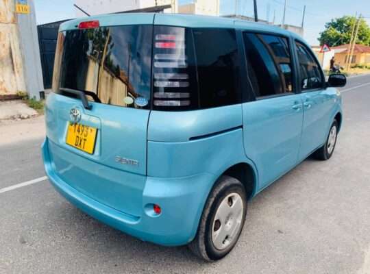 TOYOTA SIENTA, # DXT, TSHS.10 MIL. IN DAR.