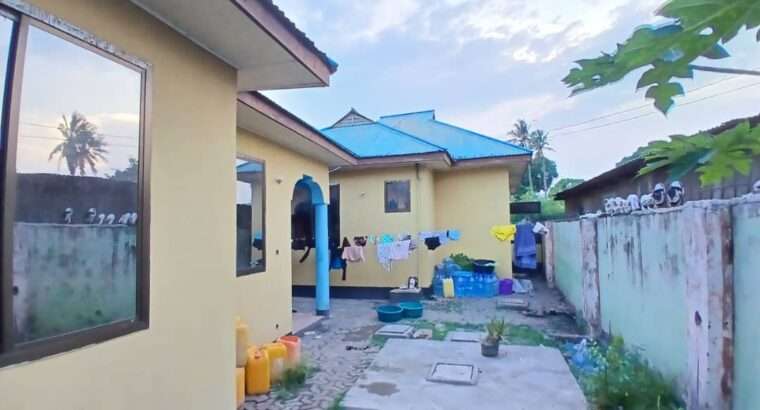 NYUMBA MBILI KIWANJA KIMOJA,UKONGA-MAGEREZA.