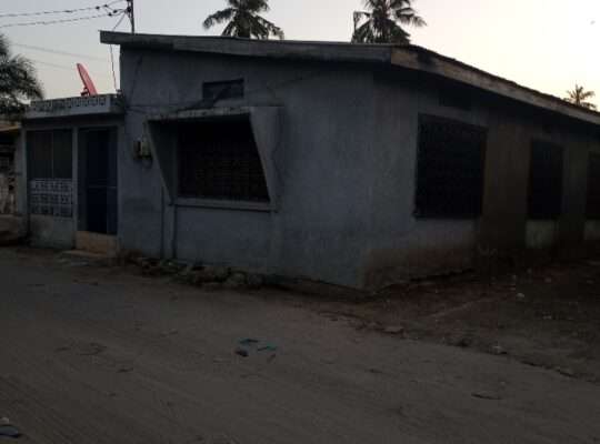 NYUMBA YA KIZAMANI YENYE HATI, TSHS.200M, SINZA.