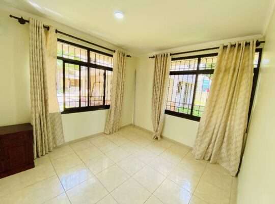 6 BDRMS UNFURNISHED VILLA ON TOURE DRIVE, MASAKI