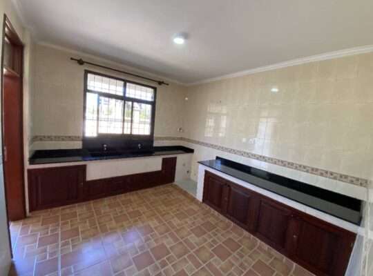 6 BDRMS UNFURNISHED VILLA ON TOURE DRIVE, MASAKI