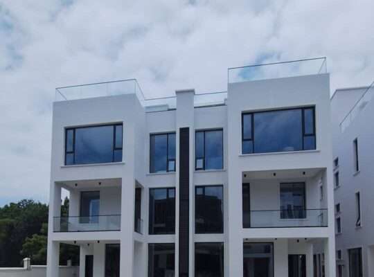 8 BDRM NEW TRIPLE-STOREY VILLA AT OYSTERBAY, DAR