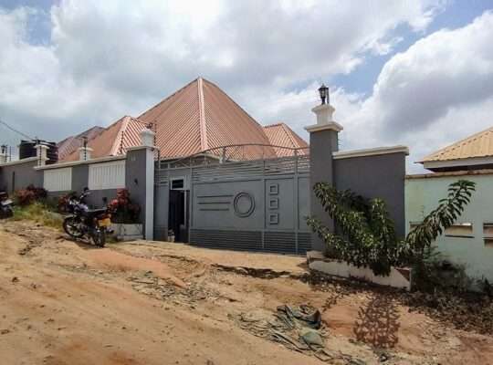 NYUMBA KALI YAKUHAMIA,TSHS.95 MILIONI,KINYEREZI.