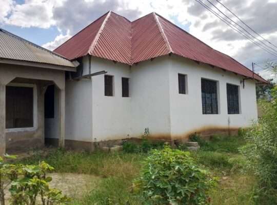 NYUMBA MBILI ZA PAMOJA ZINAUZWA NA BANK, KIHONDA