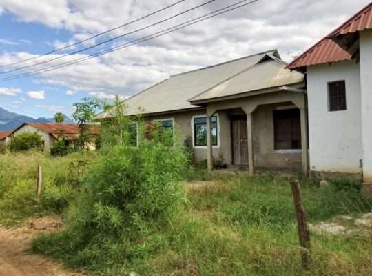 NYUMBA MBILI ZA PAMOJA ZINAUZWA NA BANK, KIHONDA