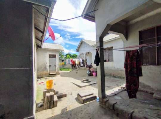 NYUMBA TATU PAMOJA, TSHS. 40M. CHANIKA TALIANI.