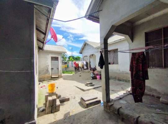 NYUMBA TATU PAMOJA, TSHS. 40M. CHANIKA TALIANI.