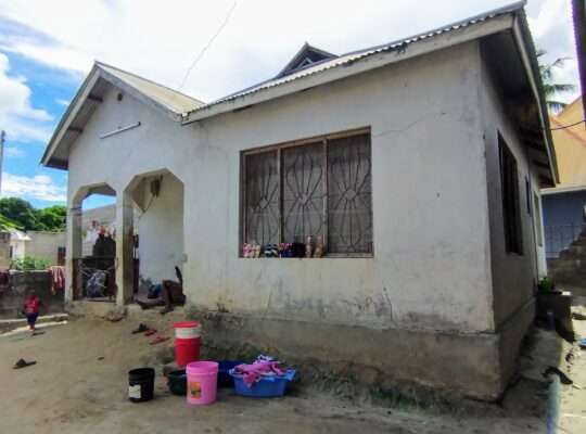 NYUMBA TATU PAMOJA, TSHS. 40M. CHANIKA TALIANI.