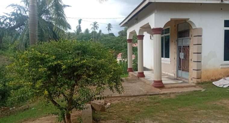 NYUMBA YENYE VYUMBA VITATU (3) GOBA NJIA NNE.