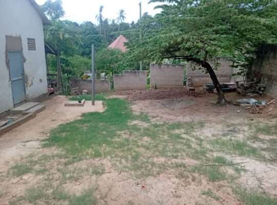 NYUMBA YENYE VYUMBA VITATU (3) GOBA NJIA NNE.