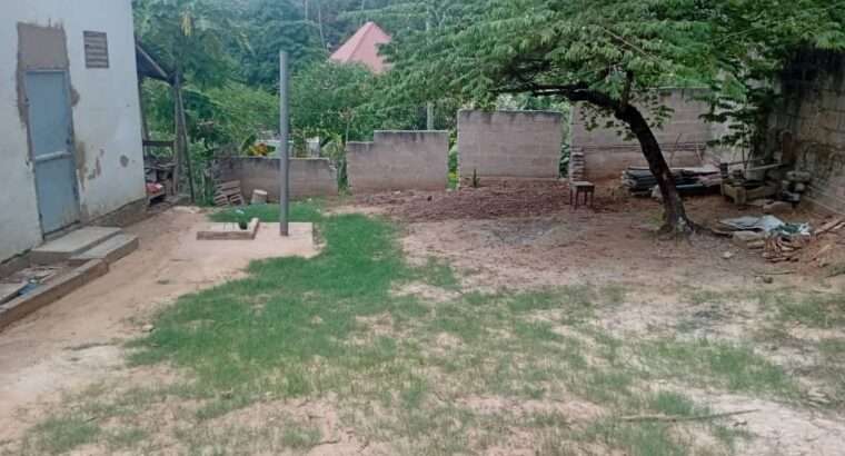 NYUMBA YENYE VYUMBA VITATU (3) GOBA NJIA NNE.