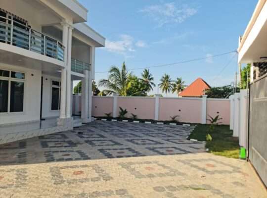 GHOROFA MPYA YENYE SWIMING POOL, ROOM 7, KITONGA