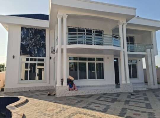 GHOROFA MPYA YENYE SWIMING POOL, ROOM 7, KITONGA