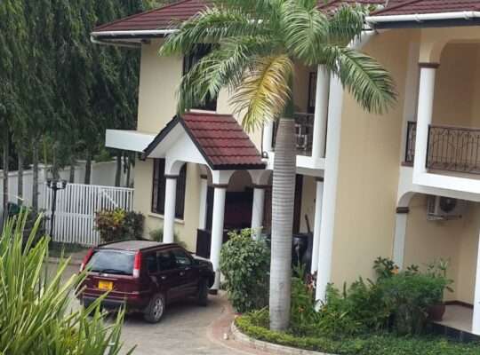 Three Bedroom house to Let