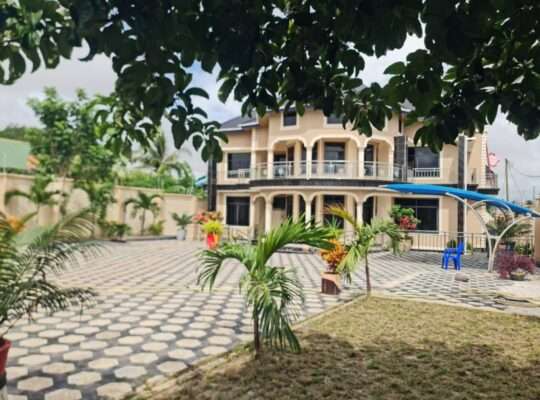 GHOLOFA LA KISASA, VYUMBA VITANO (5) VIKINDU