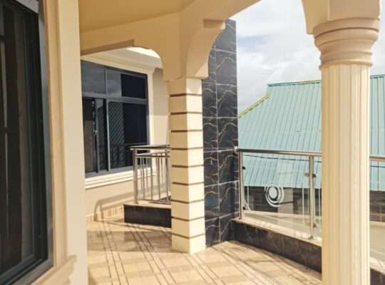 GHOLOFA LA KISASA, VYUMBA VITANO (5) VIKINDU