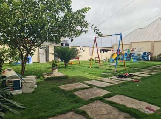 GHOLOFA LA KISASA, VYUMBA VITANO (5) VIKINDU