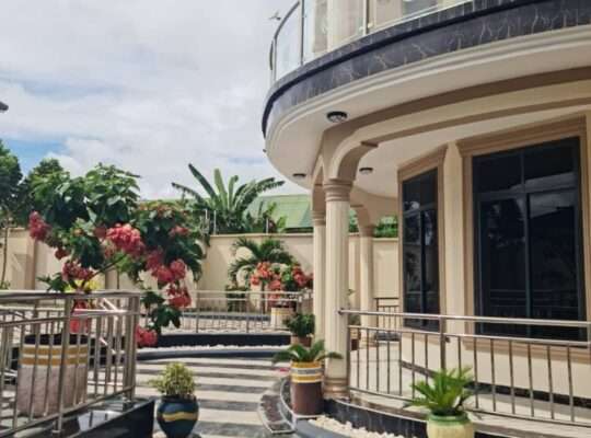 GHOLOFA LA KISASA, VYUMBA VITANO (5) VIKINDU