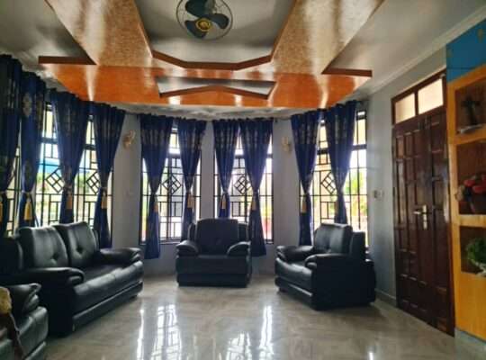 GHOLOFA LA KISASA, VYUMBA VITANO (5) VIKINDU