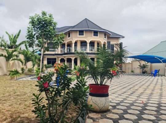 GHOLOFA LA KISASA, VYUMBA VITANO (5) VIKINDU