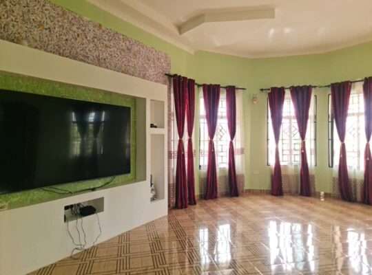 GHOLOFA LA KISASA, VYUMBA VITANO (5) VIKINDU