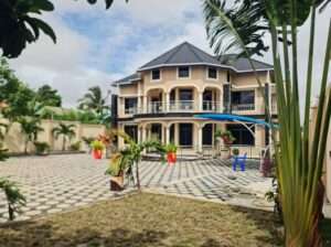 GHOLOFA LA KISASA, VYUMBA VITANO (5) VIKINDU