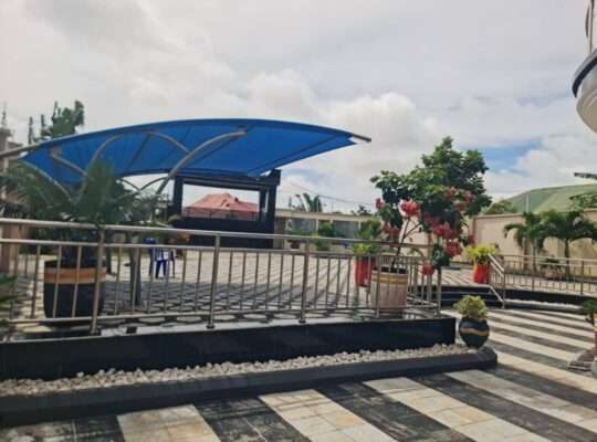 GHOLOFA LA KISASA, VYUMBA VITANO (5) VIKINDU