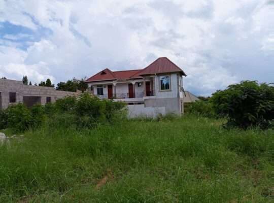 NYUMBA MBILI ,KIWANJA SQM.3,000,KILUVYA KWAKOMBA