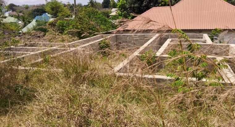 KIWANJA CHENYE MSINGI, SQM.500, KINAUZWA NA BANK