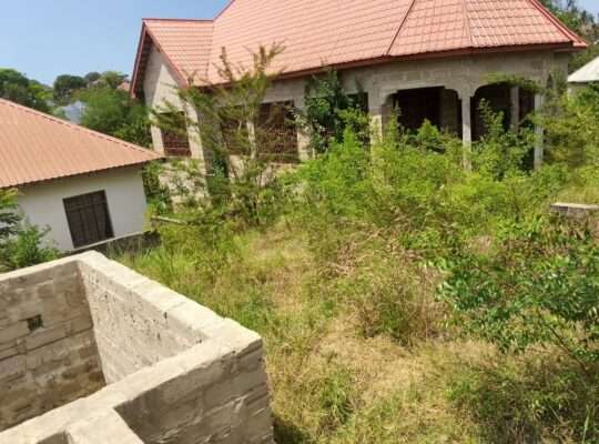 KIWANJA CHENYE MSINGI, SQM.500, KINAUZWA NA BANK